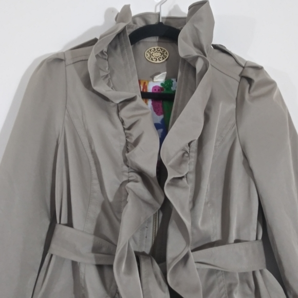 idra (anthropologie) Clinton trench w/ruffles - Picture 5 of 8